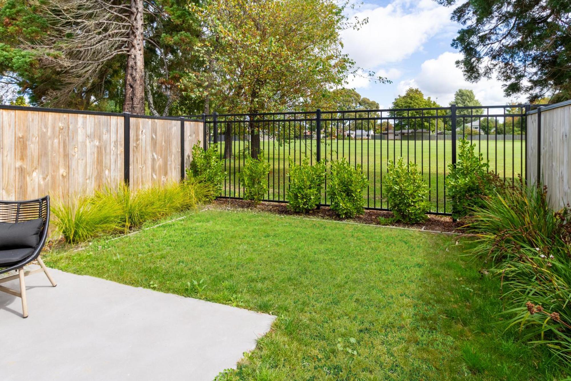 Escape At The Park: 1 Bed 1 Bath W/Carpark Apartment Christchurch Bagian luar foto